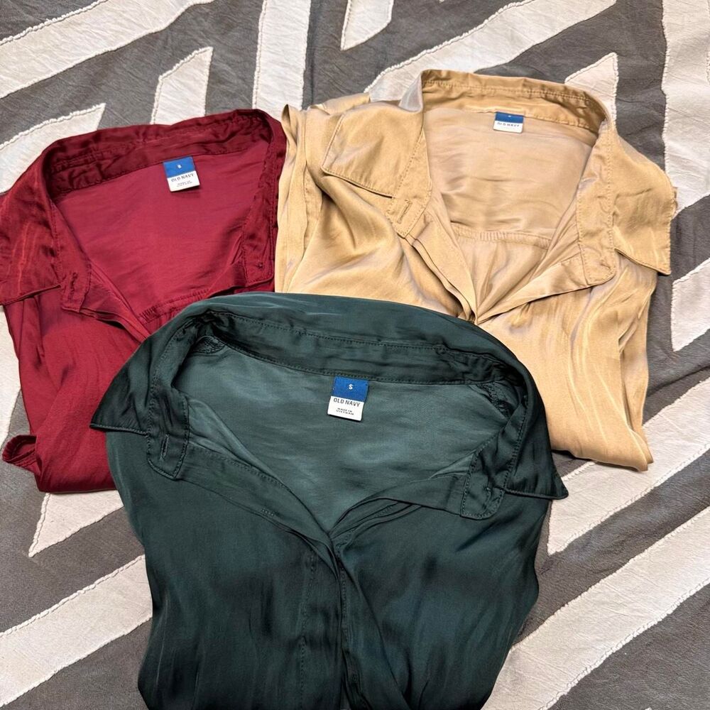 Old-navy bundle of 3 satin dress shirts